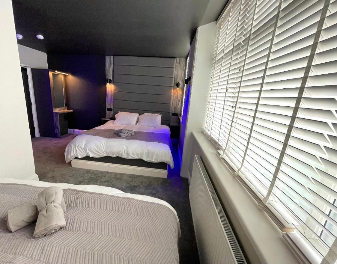 Breeze Suites - Luxury Group Accom - Sleeps 19 Blackpool Luaran gambar